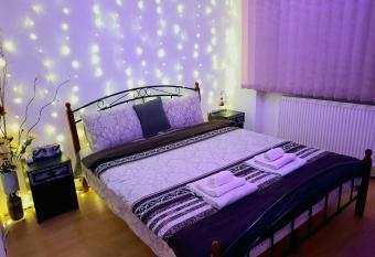 Vintage Experience has Balcony rooms