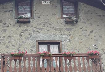 Casa Edera has Balcony rooms