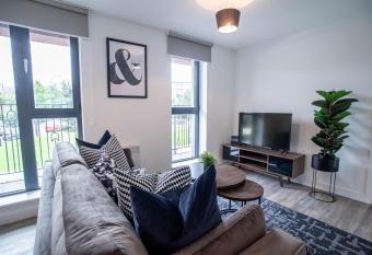 Kelham Gate Central Apartments - Near Peaks, Crucible, Utilita Arena allows 18 year olds to book a room