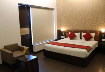 Hotel De Luxe has Balcony rooms