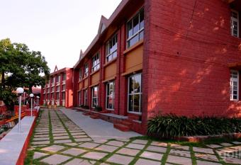 The Fountain has rooms with a private hot tub