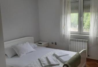 Loznicki stan na dan 2 - stan na dan Loznica has Balcony rooms