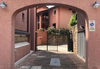 Casa del Balcone Fiorito has Balcony rooms