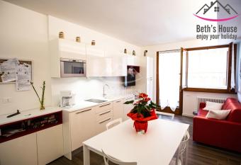 Beth s House Sailing has Balcony rooms