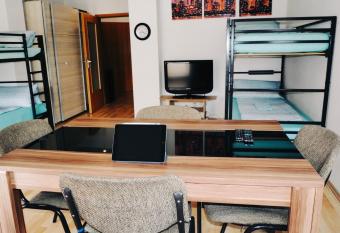 F  RTH Monteurwohnung has Balcony rooms