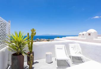 The white house in costa adeje allows 18 year olds to book a room