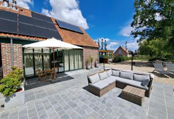 R  veries allows 18 year olds to book a room