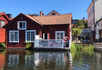 Stugan med Bryggan i Gamla Staden has Balcony rooms