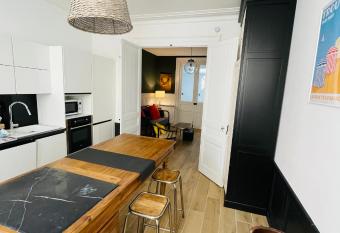 SON DES MOUETTES PLAGE allows 18 year olds to book a room