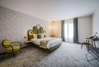 COSY ROOM + BREAKFAST 20 mn from EPERNAY allows 18 year olds to book a room