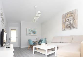 Casa Teresa allows 18 year olds to book a room