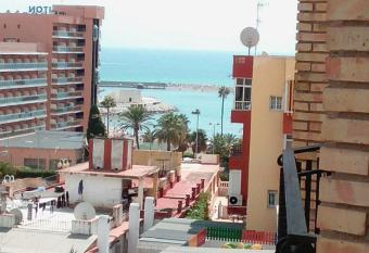 La Biznaga Estudio FRENTE AL MAR allows 18 year olds to book a room