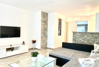 Guesthouse L&K has Balcony rooms