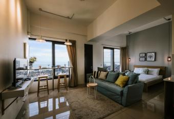 MUJI Studio 2 - Seaview at 218 Tropicana Near Komtar Food Heaven Heritage with Netflix & TV Box allows 18 year olds to book a room