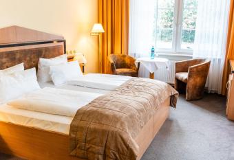 Hotel Zum Leineweber allows 18 year olds to book a room