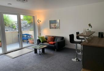 Traumapartment zwischen K  ln und D  sseldorf allows 18 year olds to book a room