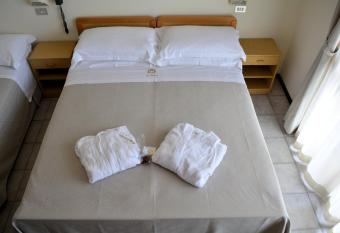 Residenza Esterna - Dependance allows 18 year olds to book a room