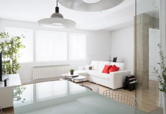 CARPE DIEM - Disfruta a lo grande allows 18 year olds to book a room