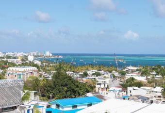 Bay Winds Inn allows 18 year olds to book a room