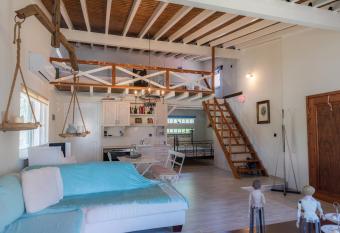 Villa Luna has Balcony rooms