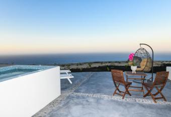 Luxe Efis Home Sea View 4 Villas & 4 Prive Jacuzzi allows 18 year olds to book a room