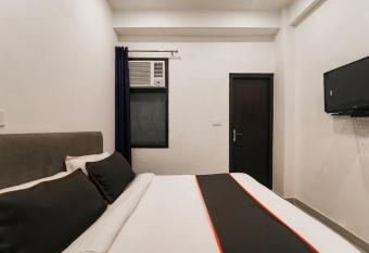 Collection O 74687 Insight Inn allows 18 year olds to book a room