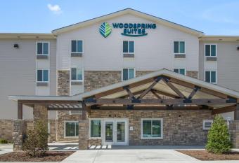 WoodSpring Suites Fort Mill allows 18 year olds to book a room