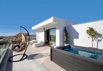 Filopappou Hill Suites by Athens Stay has rooms with a private hot tub