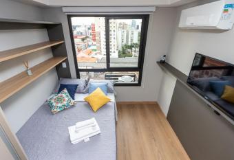 Vista Passeio P  blico - AYN027 allows 18 year olds to book a room