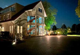 Hotel Sch  ne Aussicht allows 18 year olds to book a room