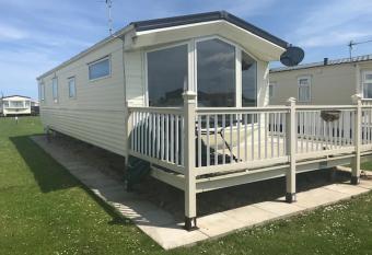 G17 The Chase , Ingoldmells, Skegness allows 18 year olds to book a room