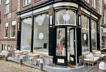 Luttik allows 18 year olds to book a room