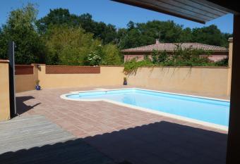 Le Soubiran has Balcony rooms