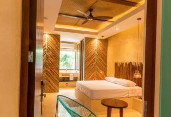 La Galuna Bacalar has rooms with a private hot tub