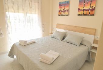 Apartamentos Torrevieja Puerto allows 18 year olds to book a room