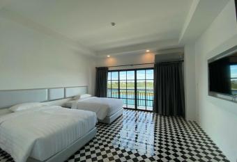 ESC PARK HOTEL has Balcony rooms