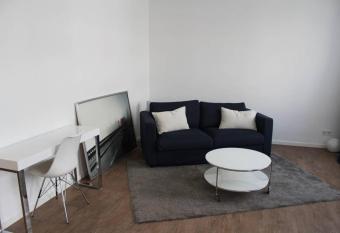 LONDON . CHILLINGHOUSE # 9, 3 Min. vom ICE, NETFLIX, Garten allows 18 year olds to book a room