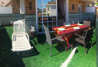 VISTA MARINA Apartamento Vacacional - Holiday Apartment allows 18 year olds to book a room