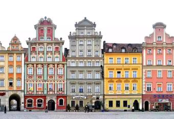 W Rynku allows 18 year olds to book a room