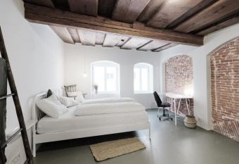 CHARMANTES APARTMENT im Herzen von Linz has Balcony rooms