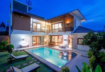 Dolphin Bay Pool Villa has Balcony rooms