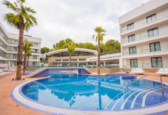 Hotel Morlans Suites - Adults Only allows 18 year olds to book a room