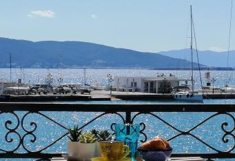 Aegina Port Apt 3 allows 18 year olds to book a room