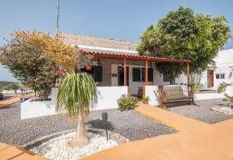 Casa Verode - Villa Perenqu  n has Balcony rooms