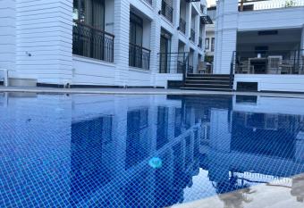 M  YAS LUXURY HOTEL allows 18 year olds to book a room