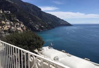 Maison Raphael Positano has Balcony rooms