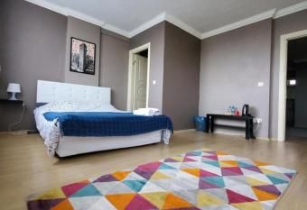 Private Room Near   stanbul Airport allows 18 year olds to book a room