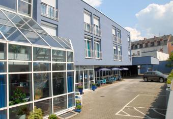 Paulin Hotel Trier allows 18 year olds to book a room