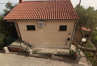 Apartman Maslina has Balcony rooms