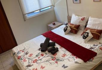 City Comfortable Apartment allows 18 year olds to book a room